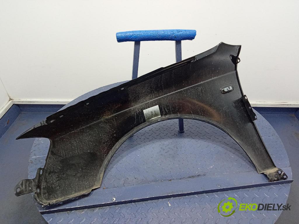 Audi A4 2006 blatník Predné v pravo: AD10014AR