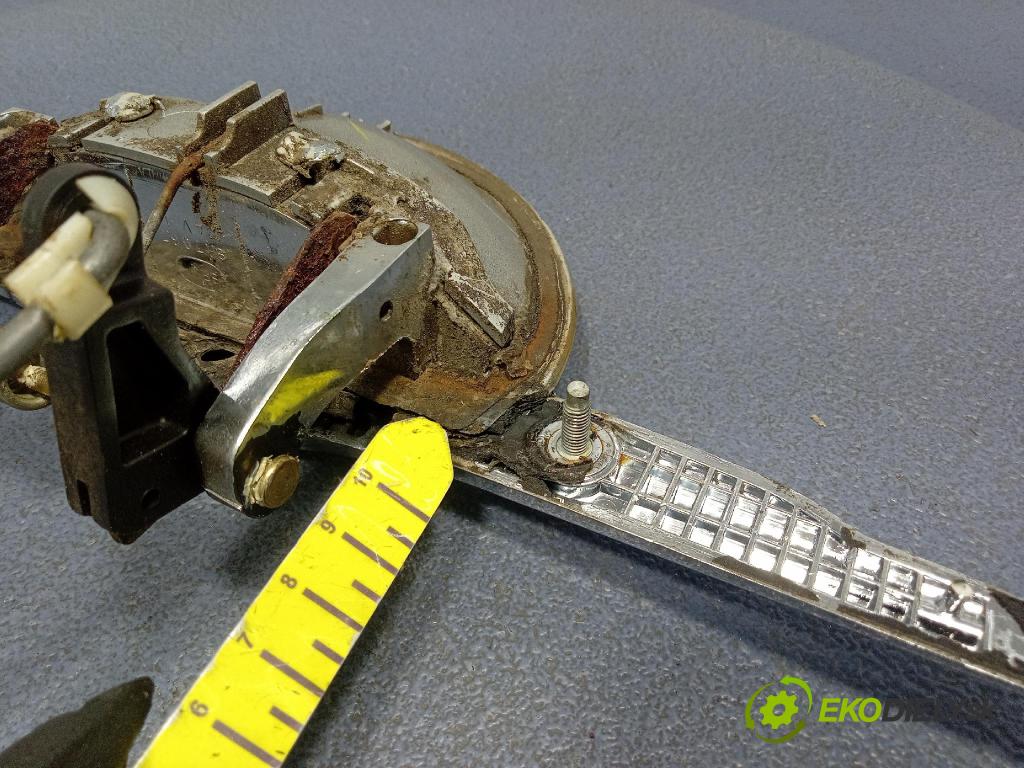Chrysler Pt cruiser 2000 rukoväť Klapky: Zadná: 