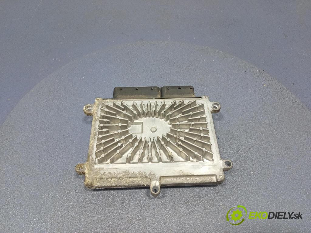 Volvo S40/V40 2004 riadiaca jednotka Motor: 30650677