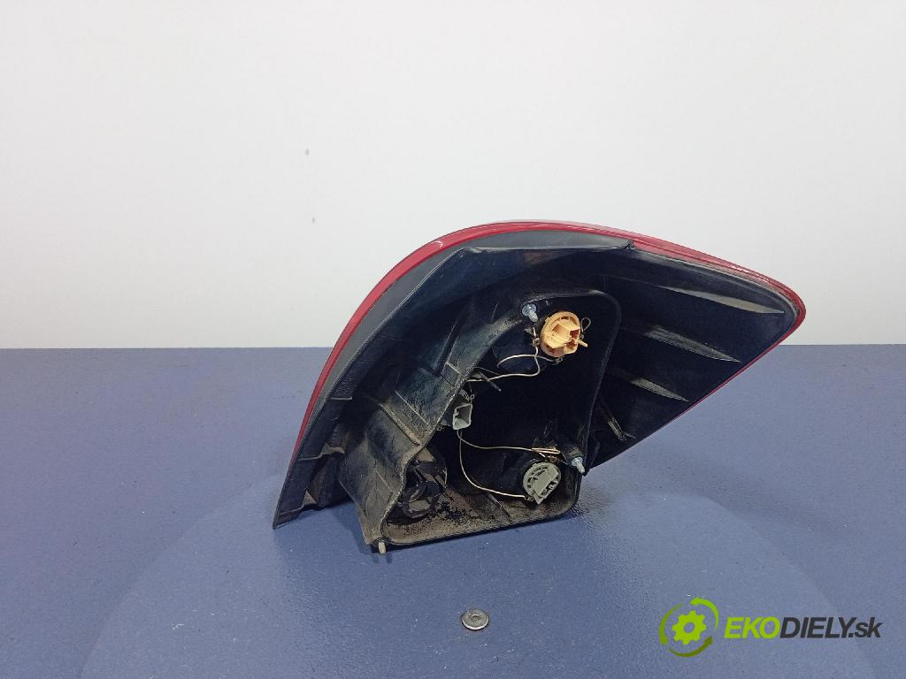 Toyota Verso 2003 svetlo / reflektor zad ľavá Vonkajsia: STANLEY 13-71