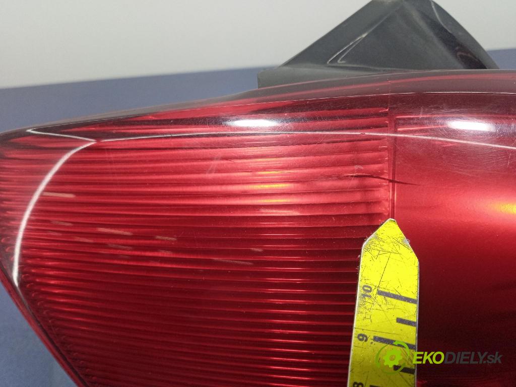 Toyota Verso 2003 svetlo / reflektor zad ľavá Vonkajsia: STANLEY 13-71