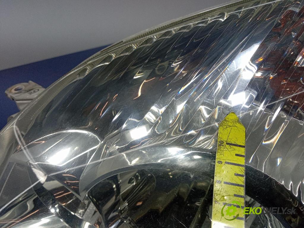 Toyota Verso 2003 Reflektor: Vľavo: 13-66