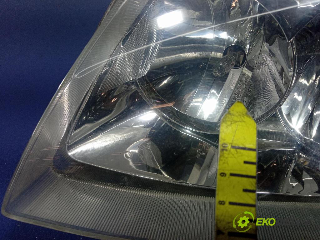 Toyota Verso 2003 Reflektor: Vľavo: 13-66