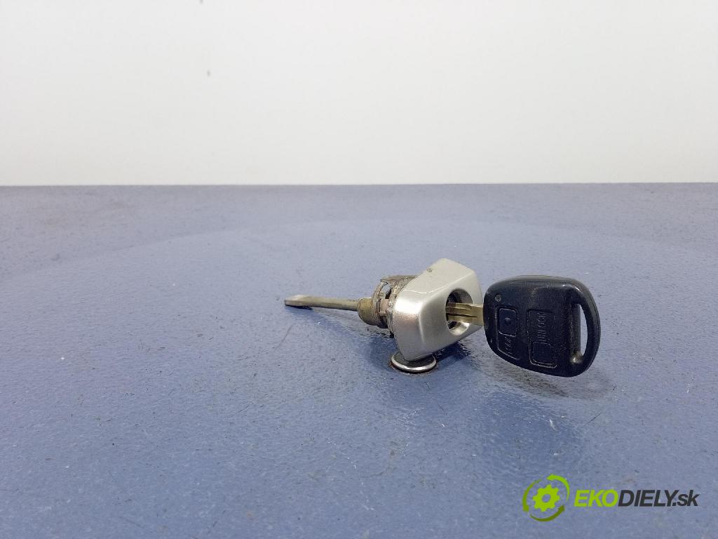 Toyota Verso 2003 zámok dvere Predné Vľavo: B2668