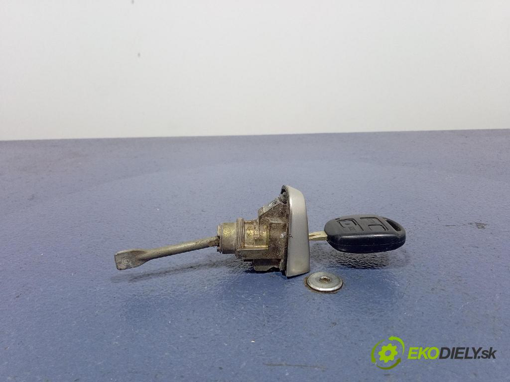 Toyota Verso 2003 zámok dvere Predné Vľavo: B2668