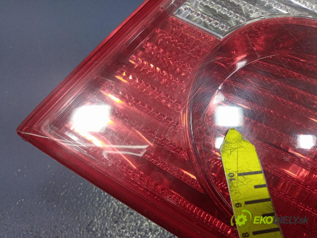 Vw Passat 2002 svetlo / reflektor zad Prava: Vonkajsia: 28408014