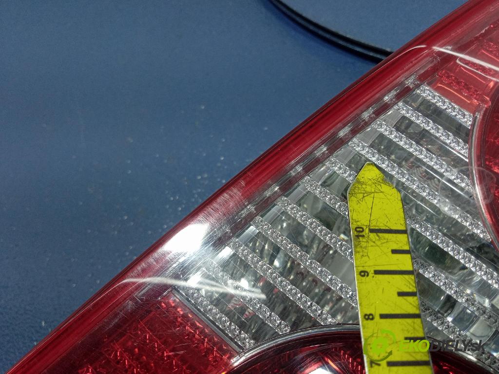 Vw Passat 2002 svetlo / reflektor zad Prava: Vonkajsia: 28408014