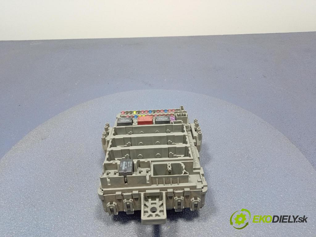 Honda Cr-v 2013 skrinka Poistky: T1E-E111