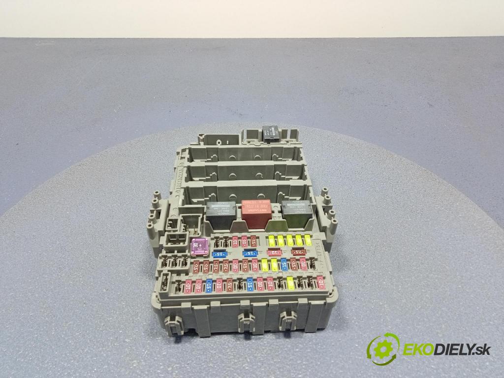 Honda Cr-v 2013 skrinka Poistky: T1E-E111