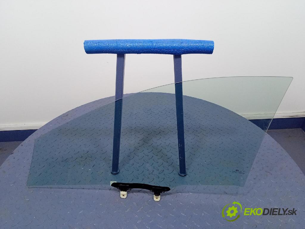 Hyundai Bayon 2023 sklo dvere Predné Prava: 82412C8000