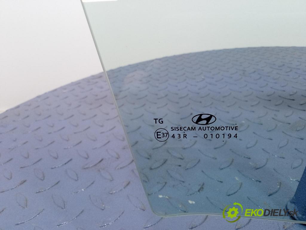 Hyundai Bayon 2023 sklo dvere Predné Prava: 82412C8000