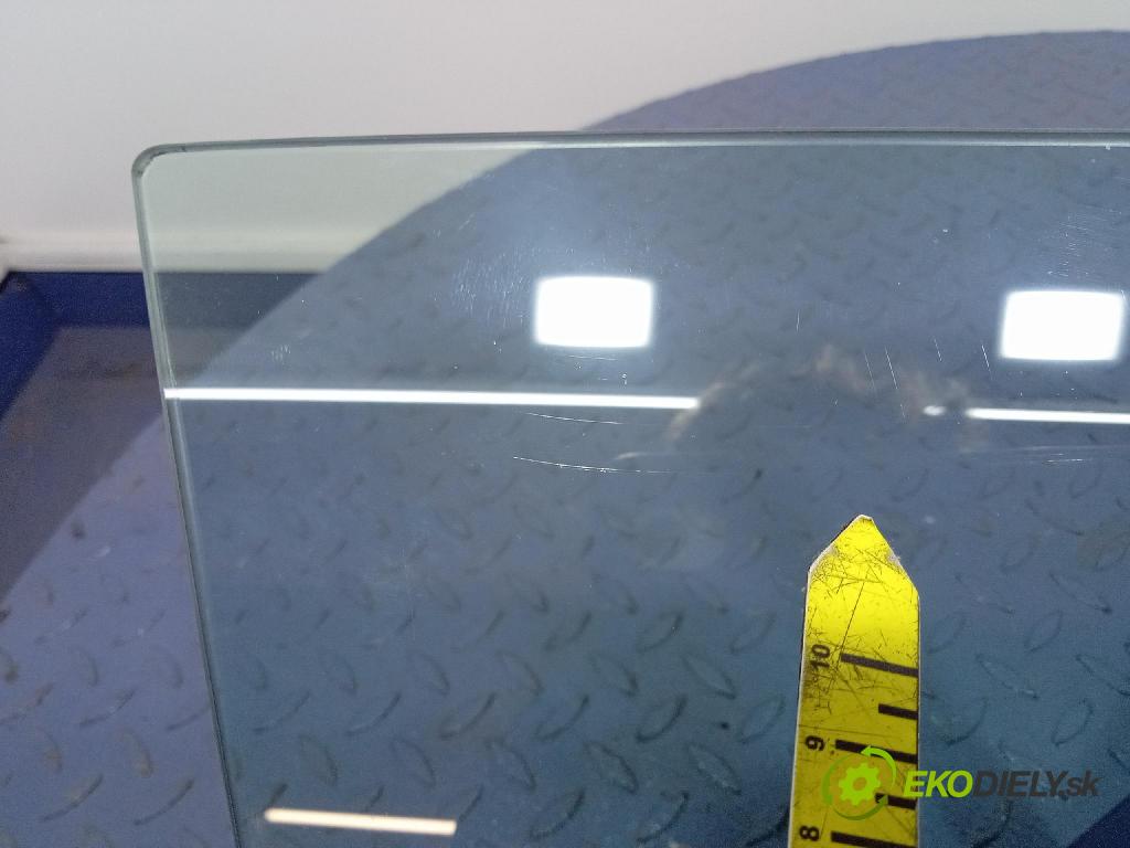 Hyundai Bayon 2023 sklo dvere Predné Prava: 82412C8000