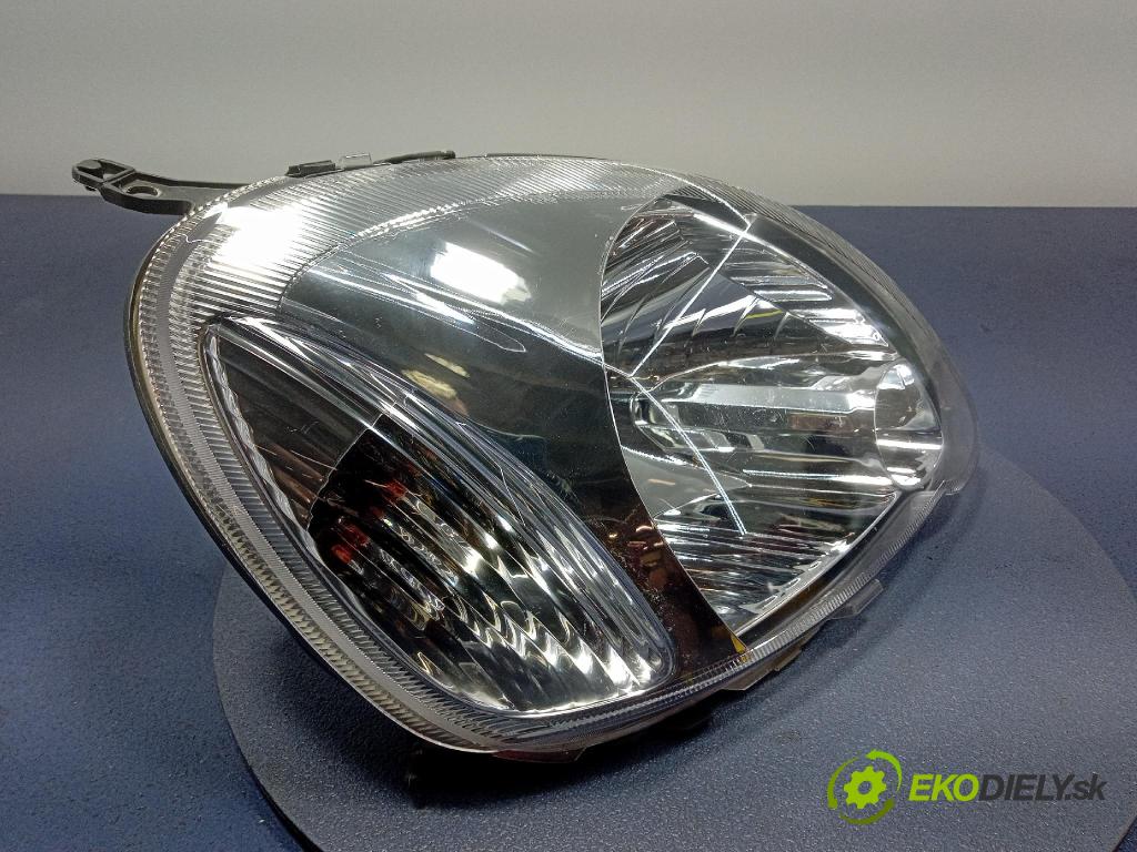 Toyota Yaris 2005 Reflektor: v pravo: 20-A353
