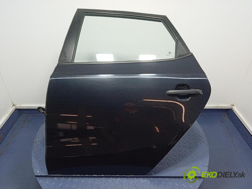 Hyundai I30 2010 dvere zad Vľavo:
