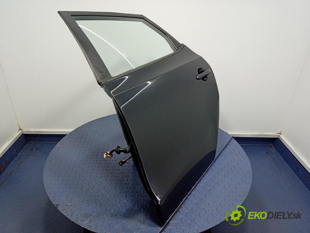 Hyundai I30 2010 dvere zad Vľavo: