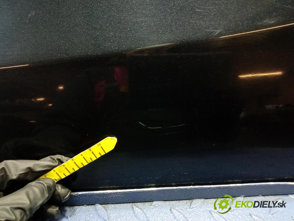 Hyundai I30 2010 dvere zad Vľavo: