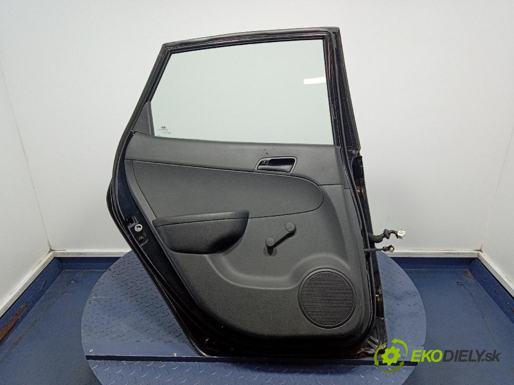 Hyundai I30 2010 dvere zad Vľavo: 