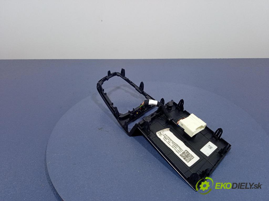 Hyundai Bayon 2023 kryt Plast: Interiéry: 84604Q0400