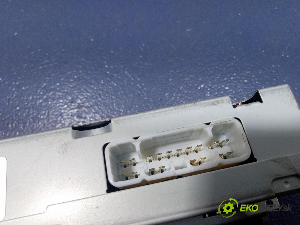 Toyota Yaris 2004 Zobrazit: Rádio: / GPS 861100D030