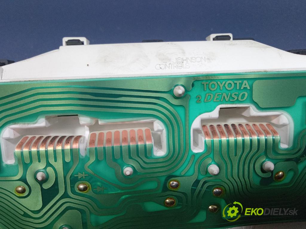 Toyota Yaris 2004 prístrojovka/ budíky 21655864-5