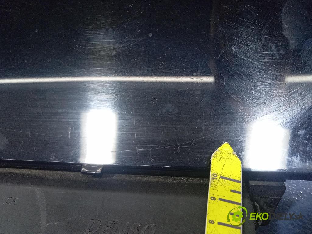 Toyota Yaris 2004 prístrojovka/ budíky 21655864-5