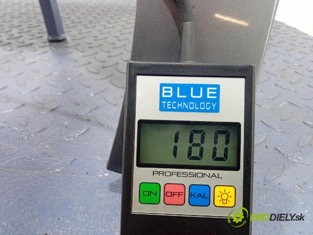 Volkswagen Golf 2005 blatník Predné Vľavo: