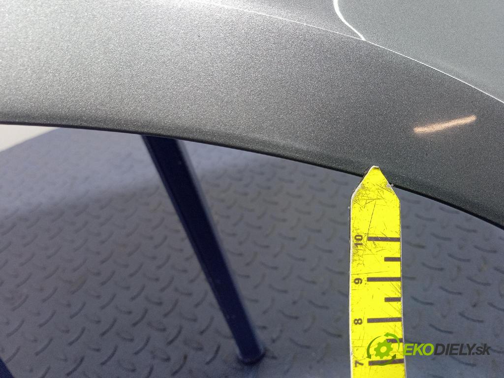 Volkswagen Golf 2005 blatník Predné Vľavo: