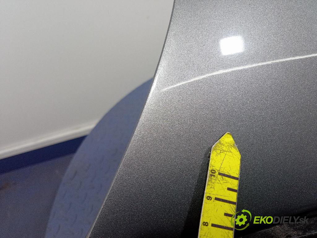 Volkswagen Golf 2005 blatník Predné Vľavo: