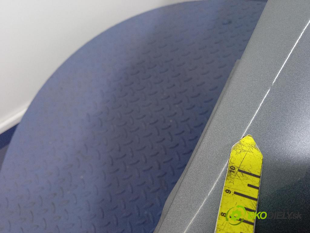 Volkswagen Golf 2005 blatník Predné Vľavo: