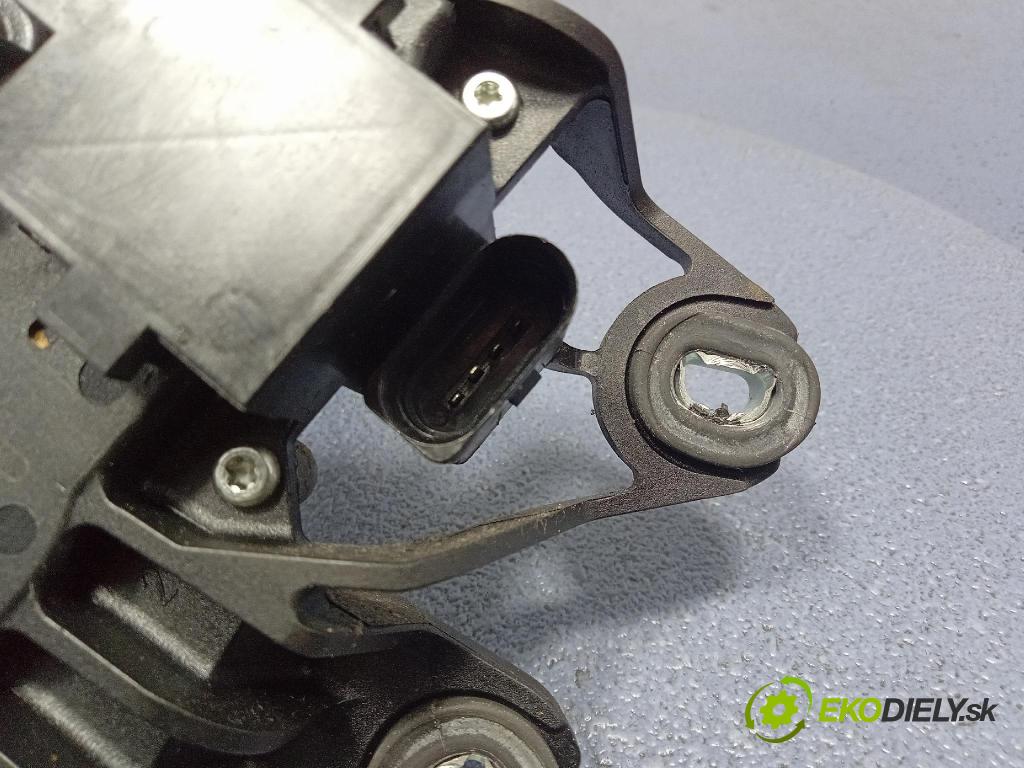 Volkswagen Golf 2005 motor: Stierače: zad 1K6955711B