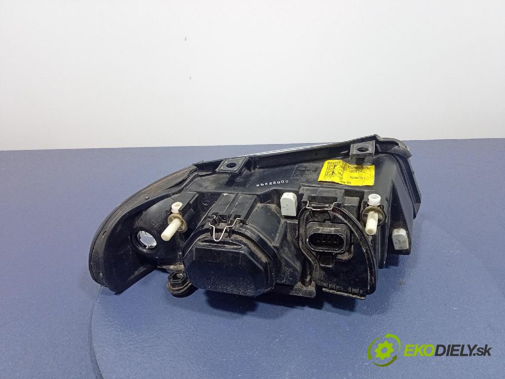 Audi A4 2001 Reflektor: Vľavo: 084411137L