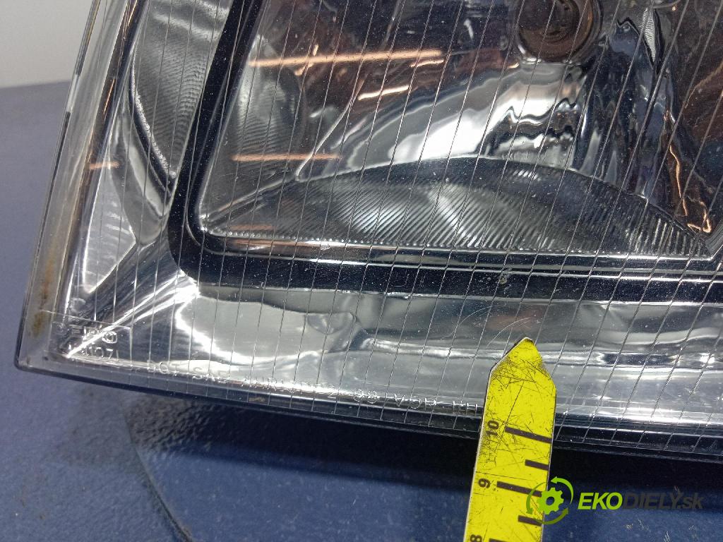 Audi A4 2001 Reflektor: Vľavo: 084411137L