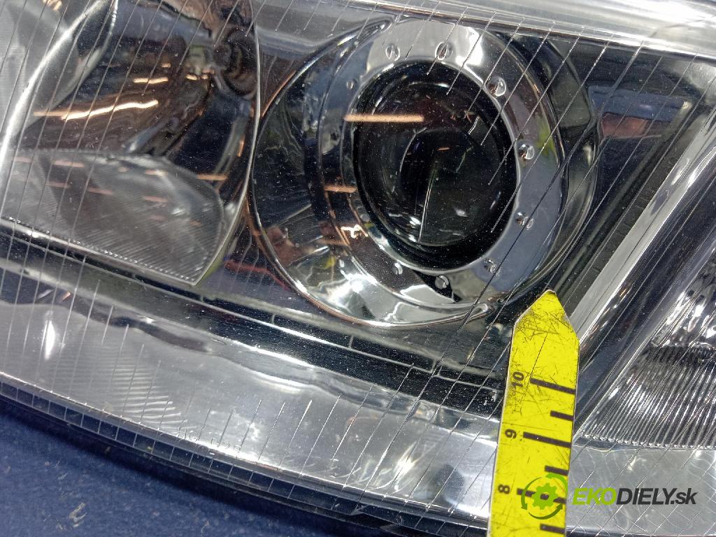 Audi A4 2001 Reflektor: Vľavo: 084411137L