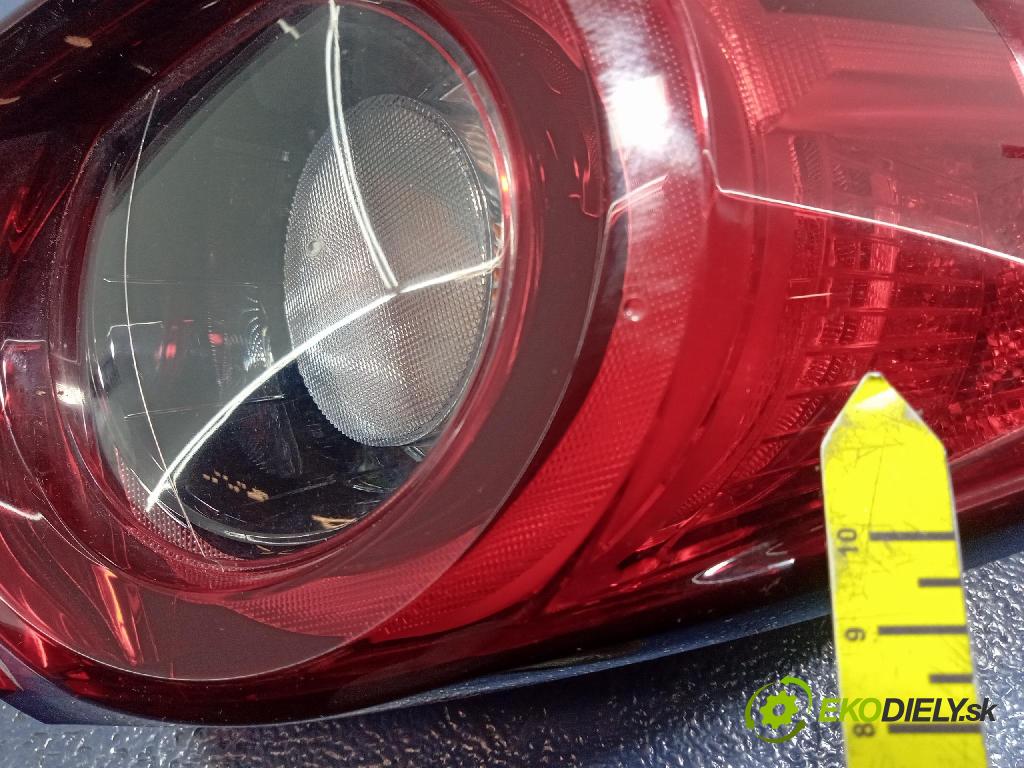 Mazda Cx-5 2021 svetlo / reflektor zad Prava: Vonkajsia: W3870