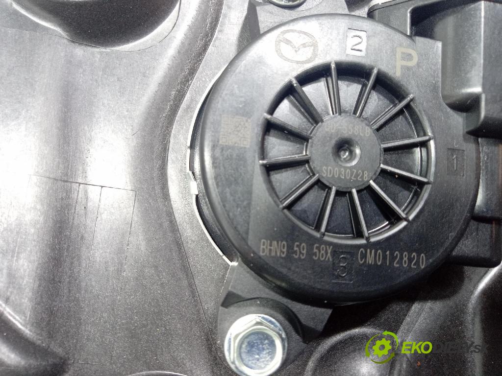 Mazda Cx-5 2021 mechanizmus okna Okná: zad Vľavo: KB7W7397X