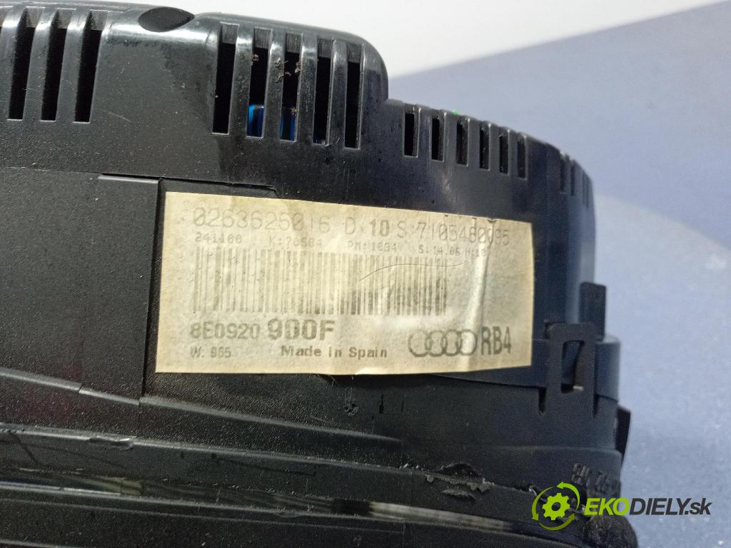 Audi A4 2000 prístrojovka/ budíky 8E0920900F