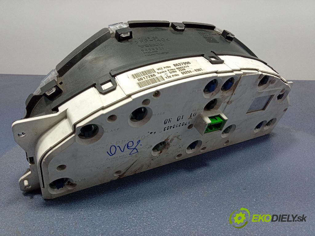 Volvo V70 2002 prístrojovka/ budíky 8637996