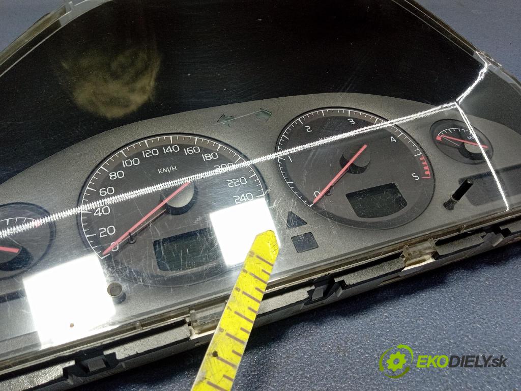 Volvo V70 2002 prístrojovka/ budíky 8637996