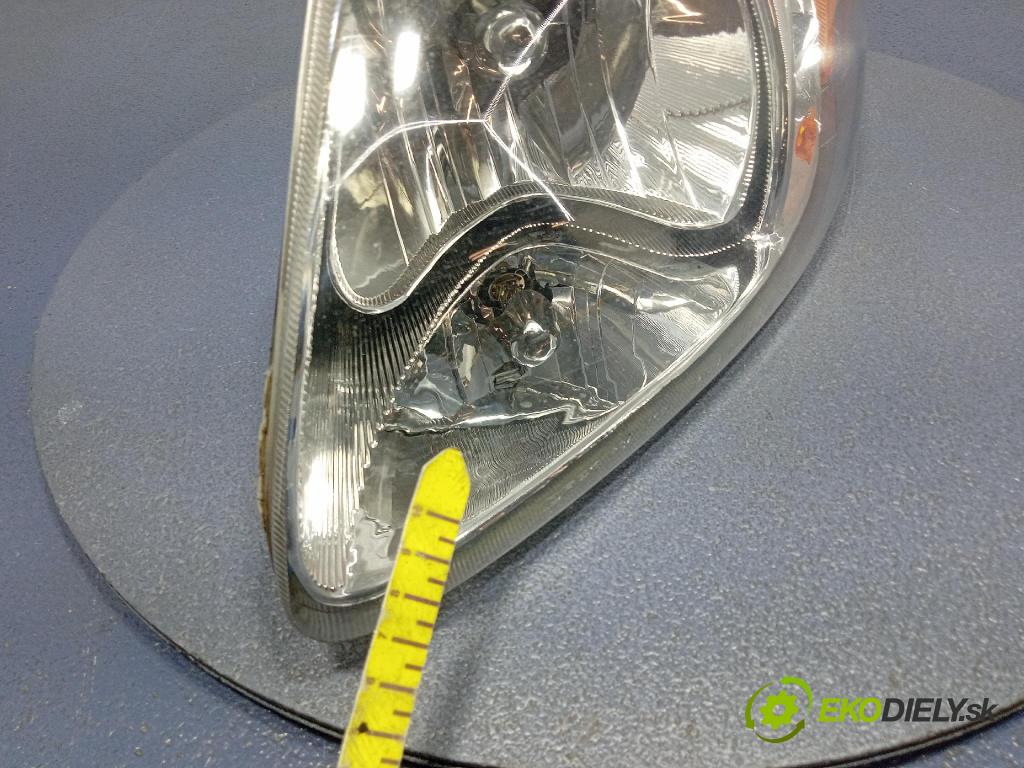 Chrysler Town and country 2005 Reflektor: Vľavo: 334-1103L