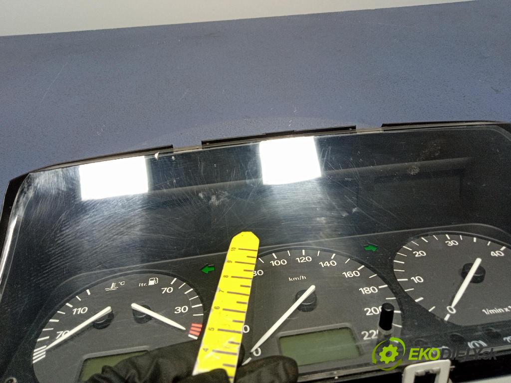 Volkswagen Passat 1996 prístrojovka/ budíky 3A0919861A