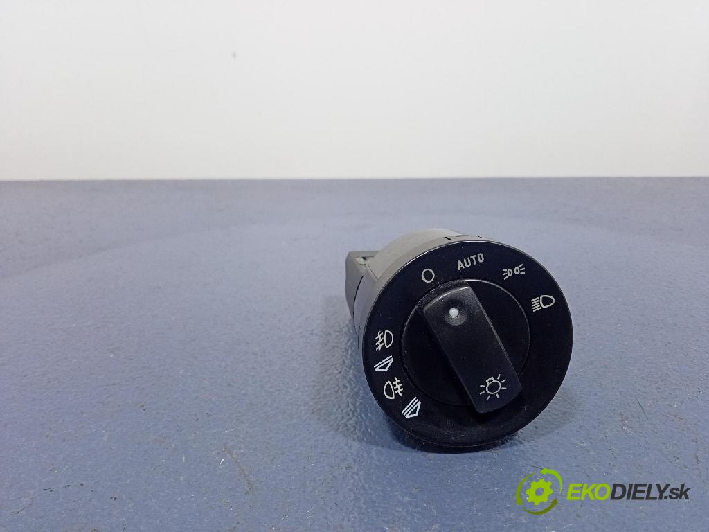Audi A4 2000 prepínač svetiel 8E0941531B