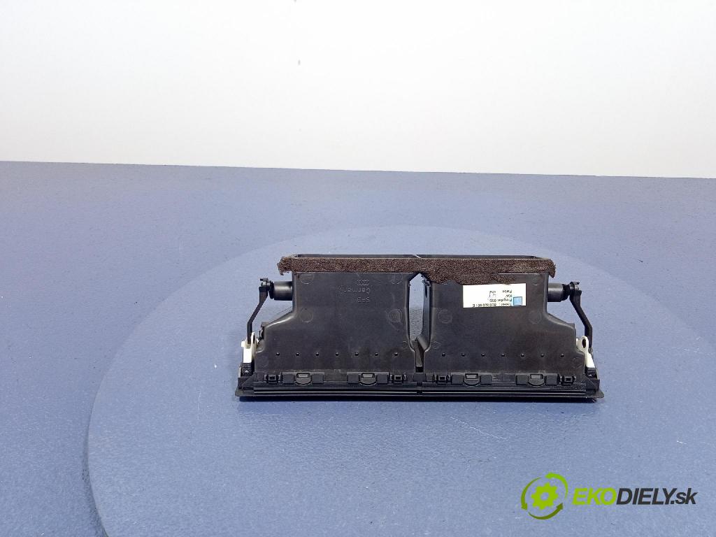 Audi A4 2000 GRIDS: Prúd vzduchu: Vzduch: 8E0820951E