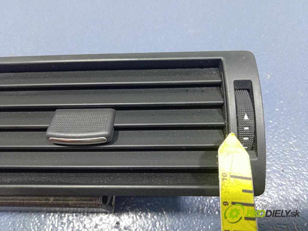 Audi A4 2000 GRIDS: Prúd vzduchu: Vzduch: 8E0820951E