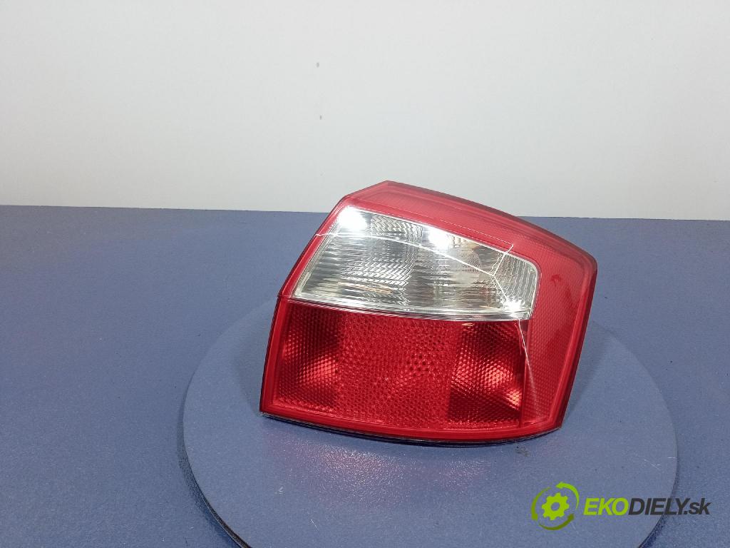 Audi A4 2000 svetlo / reflektor zad Prava: Vonkajsia: 8E0945096