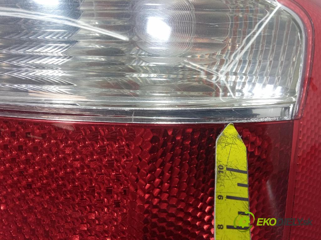 Audi A4 2000 svetlo / reflektor zad Prava: Vonkajsia: 8E0945096