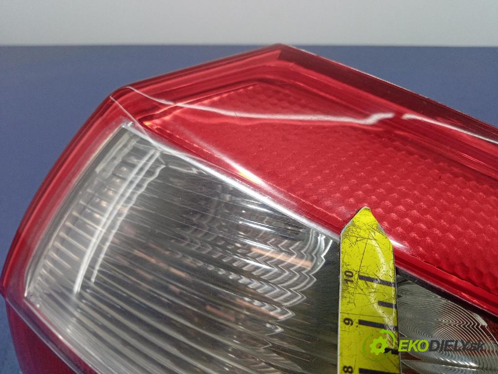 Audi A4 2000 svetlo / reflektor zad Prava: Vonkajsia: 8E0945096