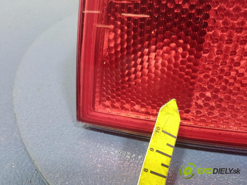 Audi A4 2000 svetlo / reflektor zad Prava: Vonkajsia: 8E0945096