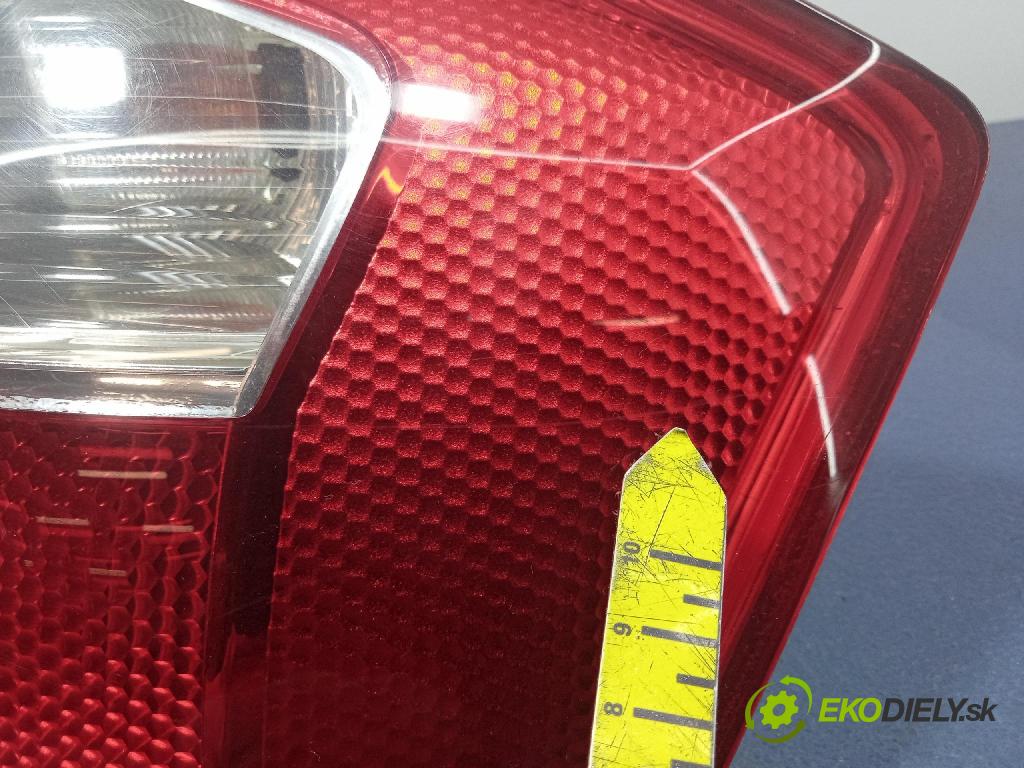 Audi A4 2000 svetlo / reflektor zad Prava: Vonkajsia: 8E0945096