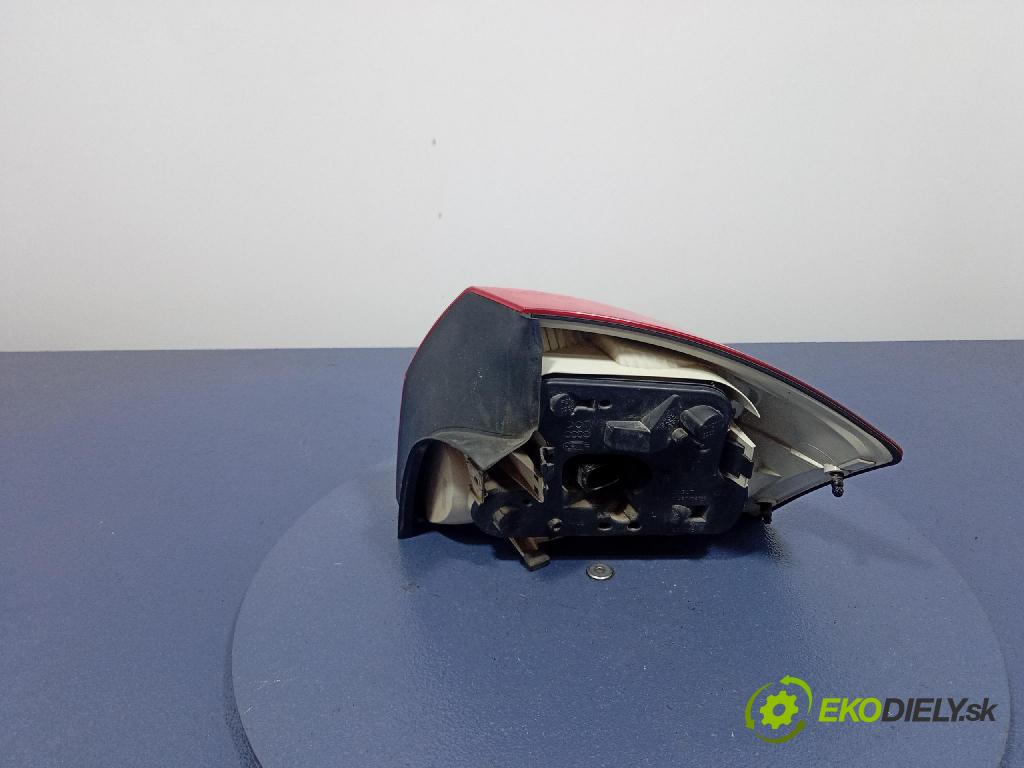 Audi A4 2000 svetlo / reflektor zad ľavá Vonkajsia: 8E0945095