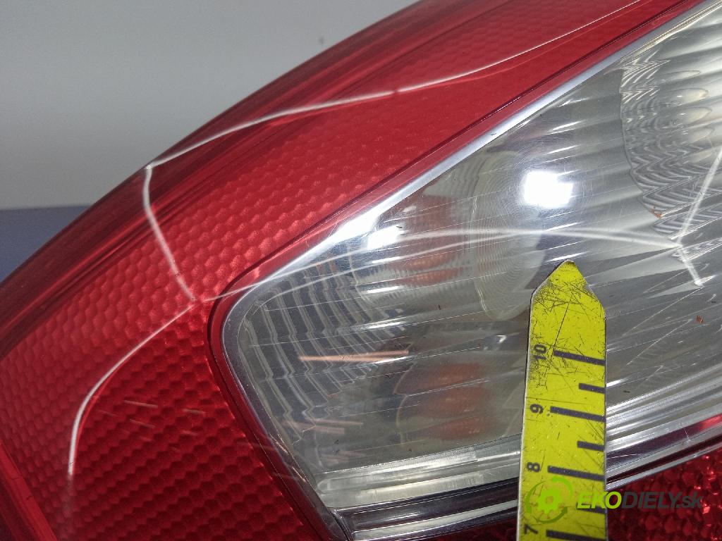 Audi A4 2000 svetlo / reflektor zad ľavá Vonkajsia: 8E0945095